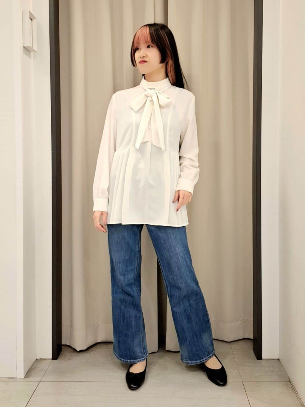 なーちゃんさんの「grove｜【マシンウォッシュ/防シワ/UVカット】裾プリーツ取り外しボウタイブラウス」を使ったコーディネート