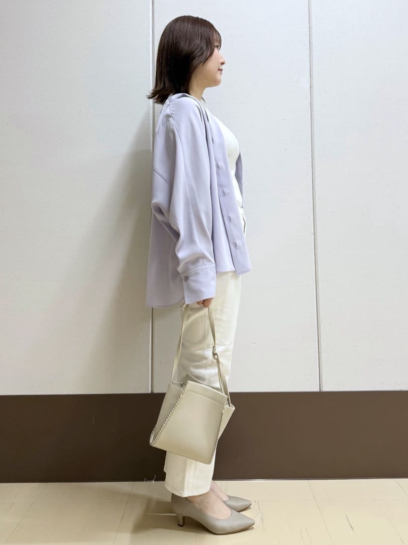 Rikoさんの「INDIVI｜【洗える／UVケア／マットサテン】Vネックドルマンスリーブブラウス」を使ったコーディネート
