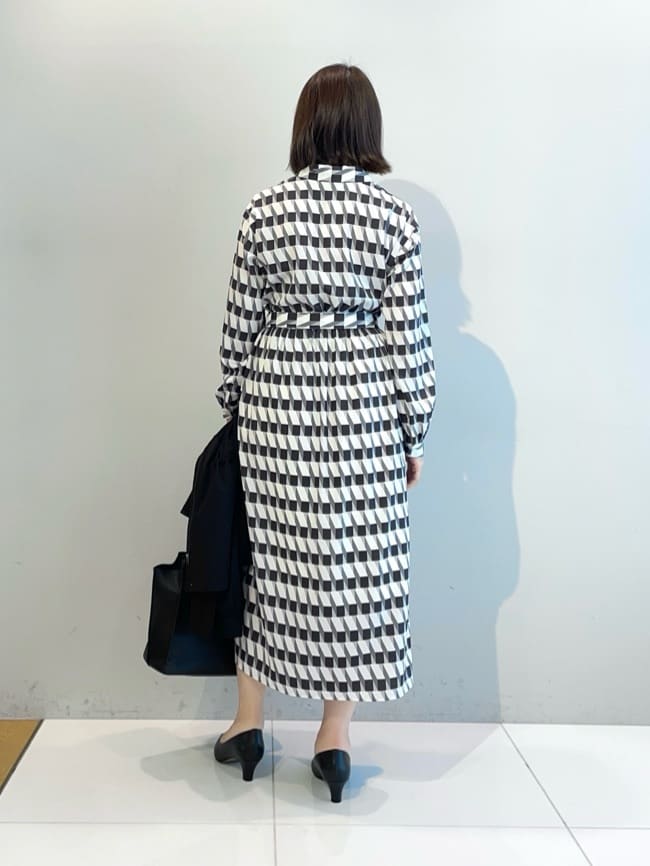 murayamaさんの「INDIVI｜【洗える／2WAY】ベルト付き ジオメトリック柄 シャツワンピース」を使ったコーディネート
