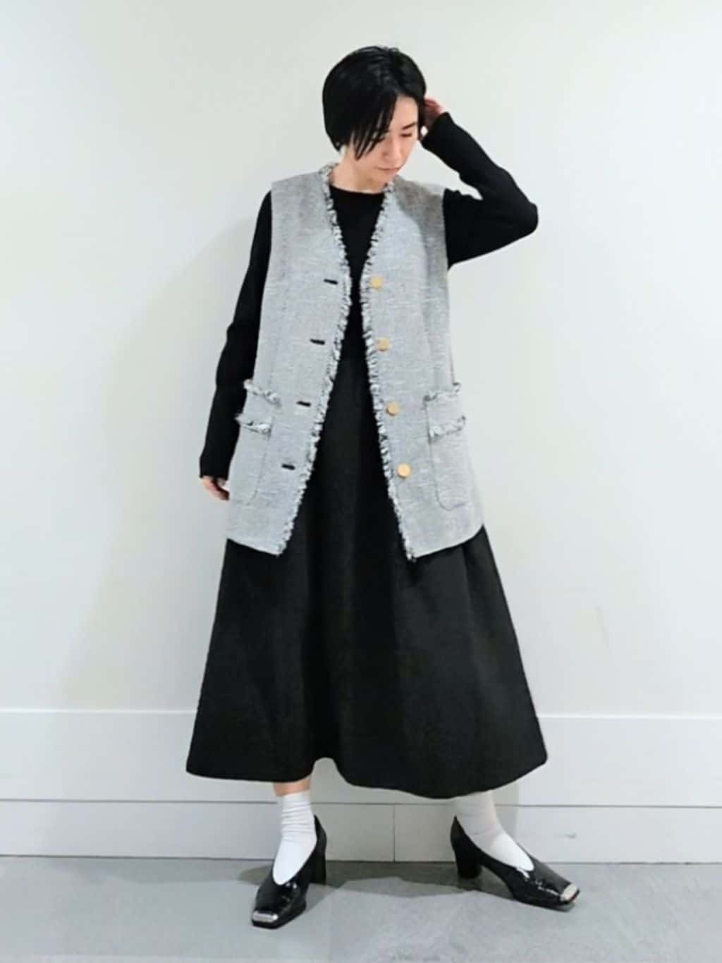 ミズタさんの「UNTITLED｜【オンオフ使える】スラブツイード ジレ」を使ったコーディネート