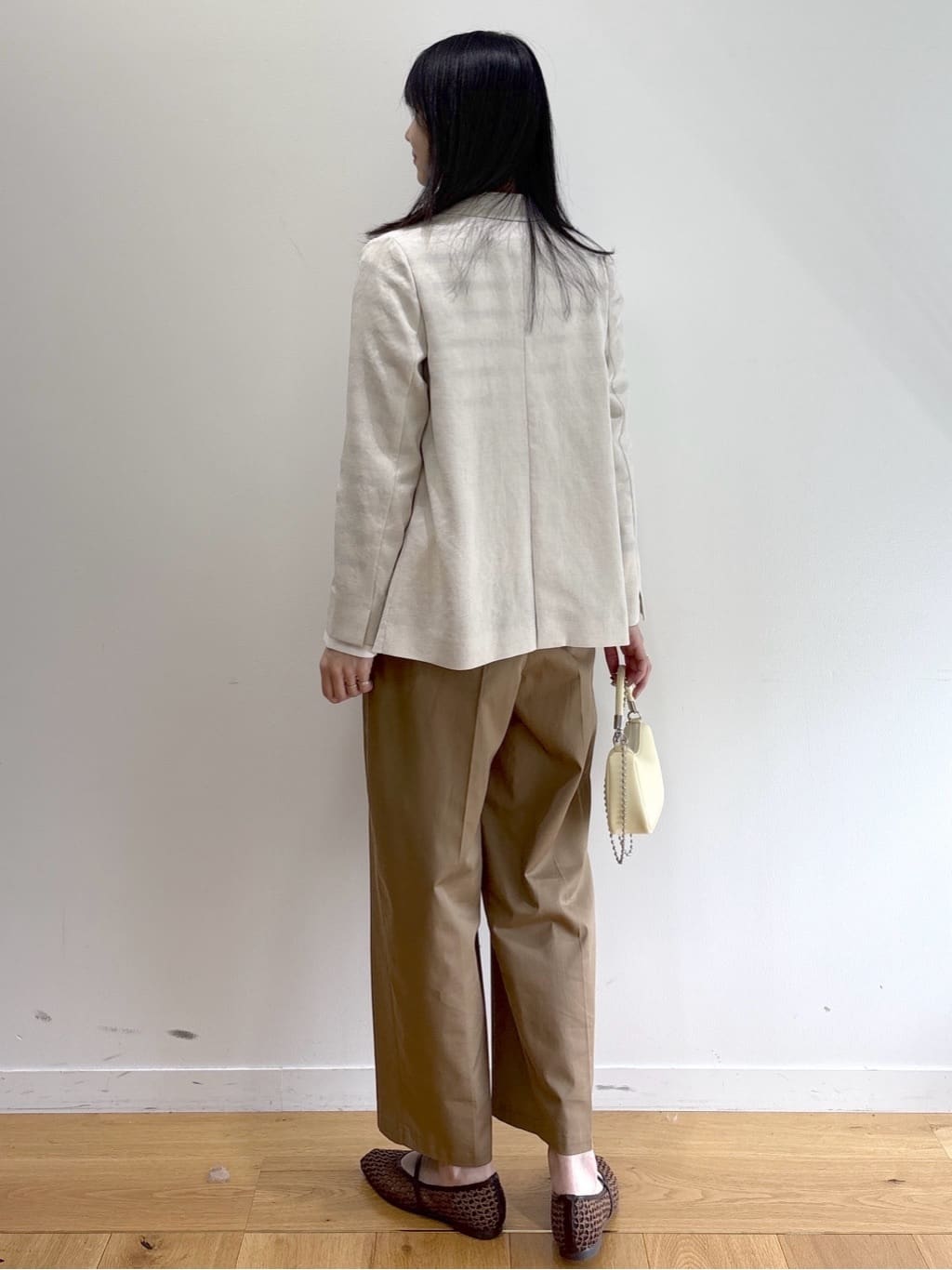 sachikoさんの「OPAQUE.CLIP｜バレルレッグチノパンツ【洗濯機OK】」を使ったコーディネート
