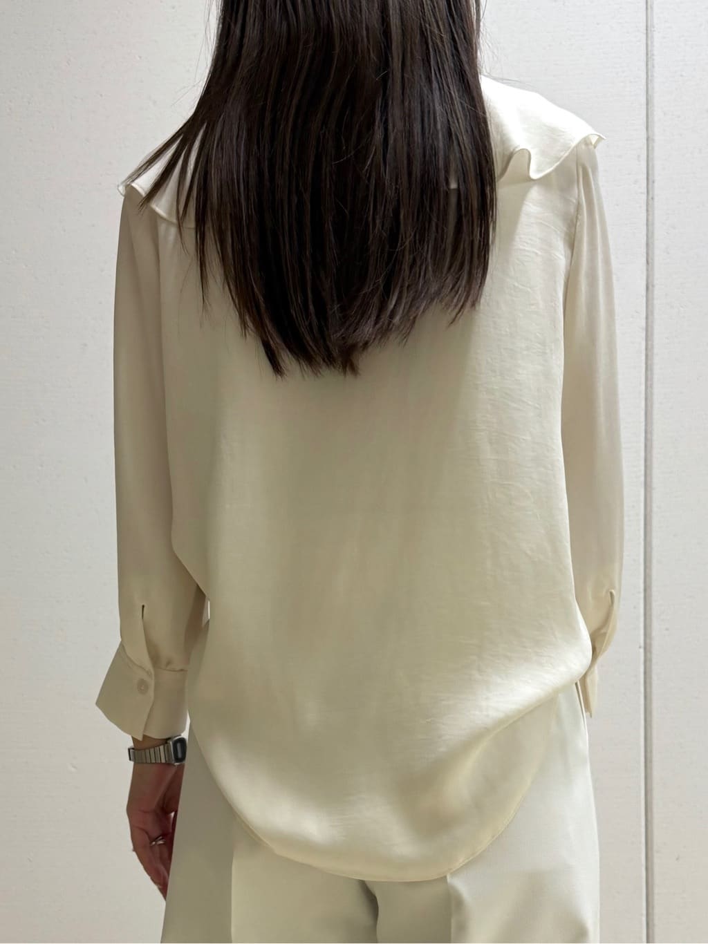 mamiさんの「INDIVI｜【洗える】ラッフルサテンブラウス」を使ったコーディネート