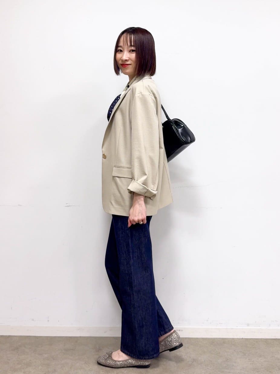 𝐜𝐡𝐢𝐤𝐚さんの「SHOO･LA･RUE｜【S-LL/セットアップ可/イージーケア/UV】オンにもオフにも 軽やかシングルジャケット」を使ったコーディネート