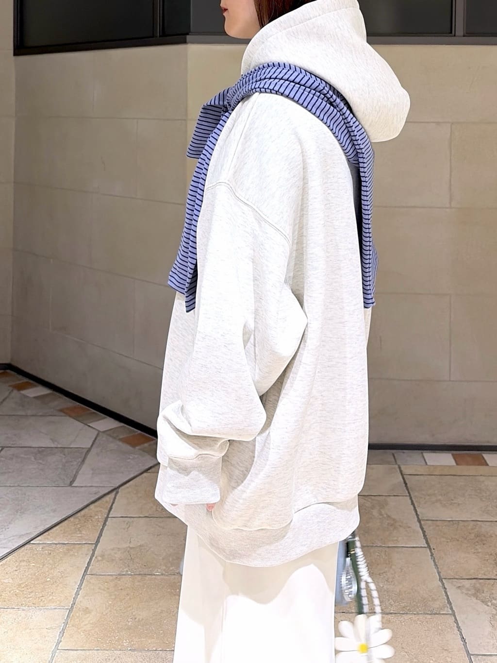 よねさんの「INDIVI｜エアーダンボールパーカー」を使ったコーディネート