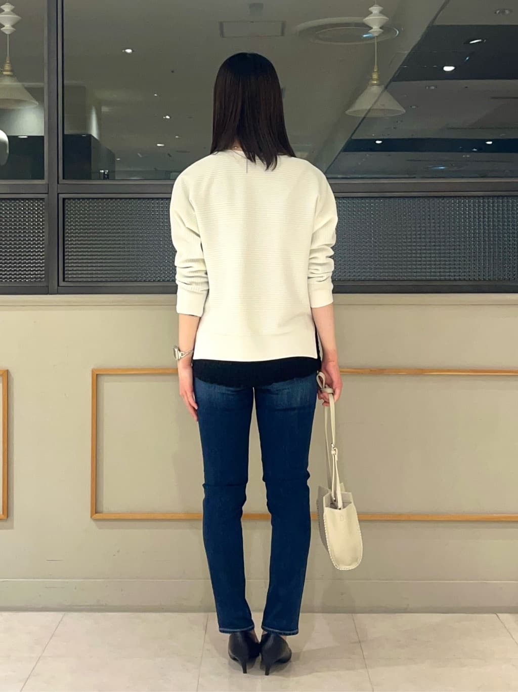 kumiさんの「INDIVI｜【洗える／キレイ色】体型カバー無縫製ニット」を使ったコーディネート