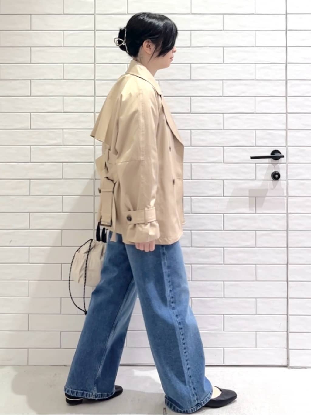 しおりさんの「OPAQUE.CLIP｜ミドルトレンチコート【洗濯機OK】」を使ったコーディネート