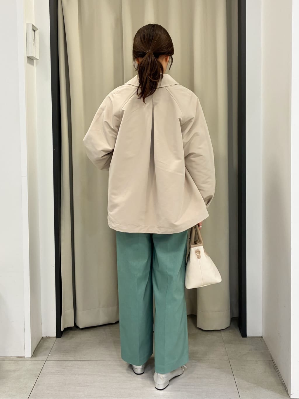 eguchiさんの「grove｜【貴島明日香さん着用】【撥水／シルエット2WAY】軽やかミドルトレンチコート」を使ったコーディネート