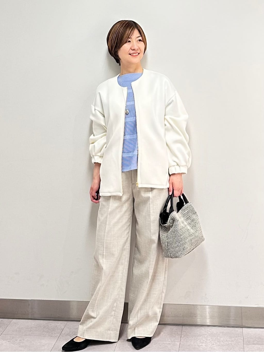 みなこさんの「UNTITLED｜【洗える/後ろウエストゴム】シャンブレーワイドパンツ」を使ったコーディネート