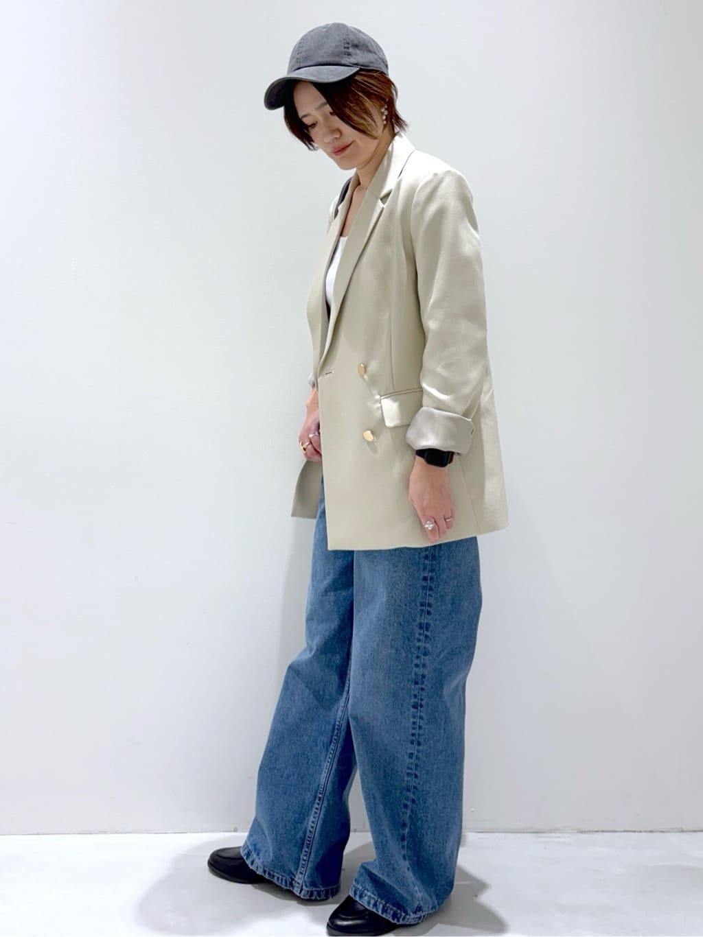 こじさんの「OPAQUE.CLIP｜金ボタンダブルブレストテーラードジャケット／セットアップ対応【洗える】」を使ったコーディネート