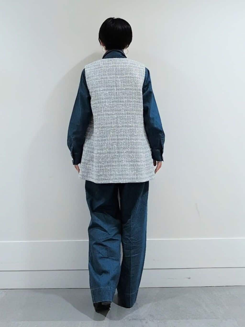 ミズタさんの「UNTITLED｜【きれいめカジュアル】ツイードカラーレスジレ」を使ったコーディネート