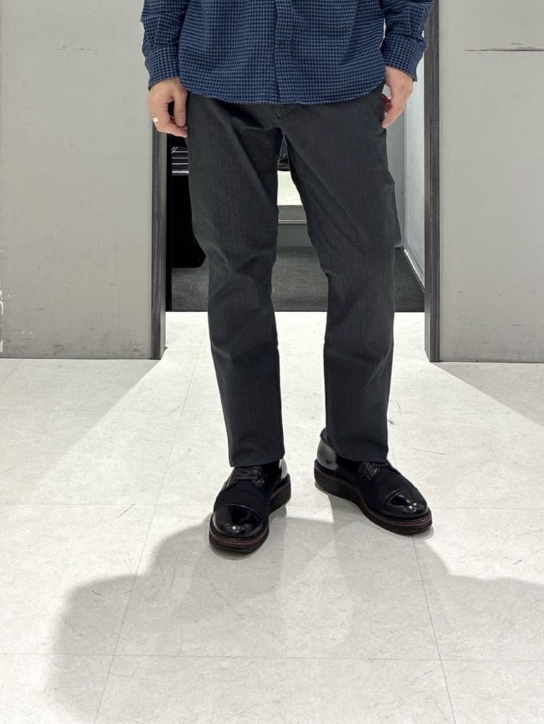 わいずみさんの「TAKEO KIKUCHI｜【抗菌防臭/シーズンレス】シアサッカーギンガムチェック ストレッチシャツ」を使ったコーディネート