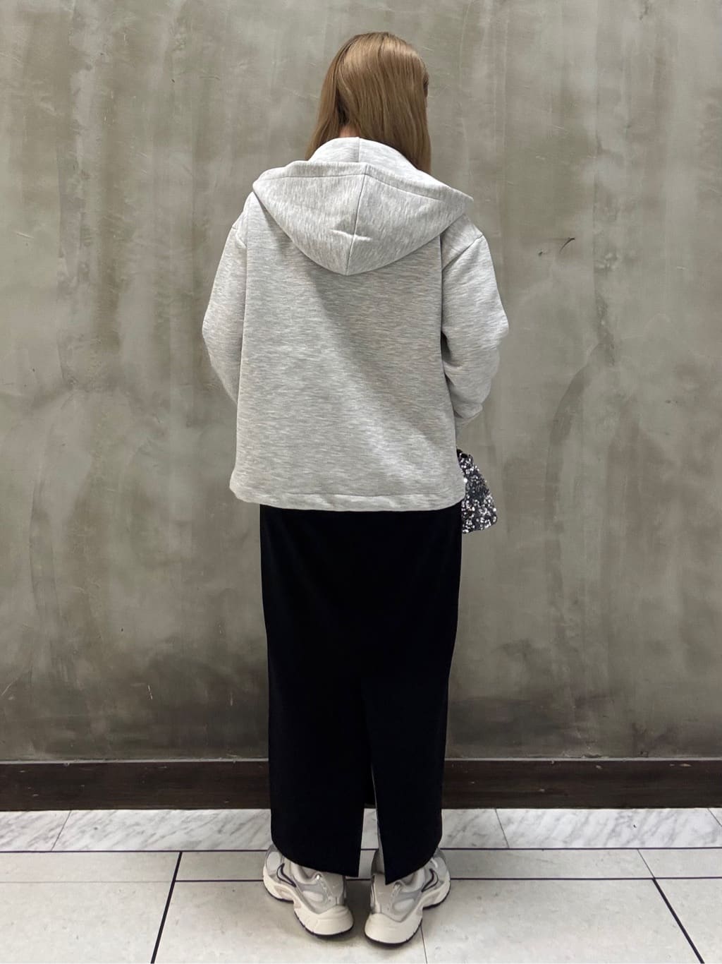 minaさんの「grove｜カットツイルタックナロースカート」を使ったコーディネート