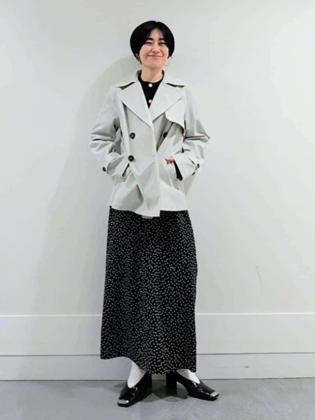 ミズタさんの「UNTITLED｜【定番人気/はっ水/洗える】タスランショートトレンチコート」を使ったコーディネート