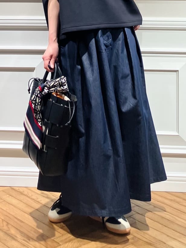TSUKUIさんの「DRESSTERIOR｜【接触冷感/吸水速乾】クールタッチ デニムライク タックスカート」を使ったコーディネート