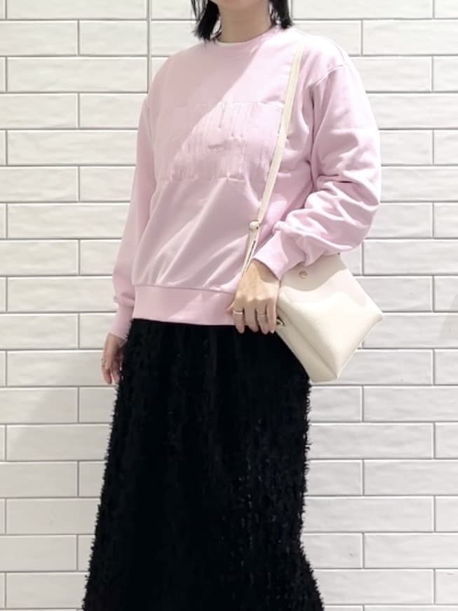 しおりさんの「OPAQUE.CLIP｜ロゴ刺繍裏毛トップス【洗濯機OK】」を使ったコーディネート
