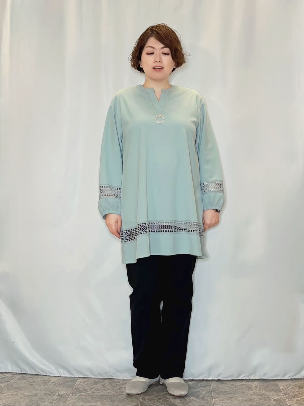 たみさんの「SHOO･LA･RUE｜【洗濯機可/体型カバー】レース切り替えチュニックワンピース」を使ったコーディネート