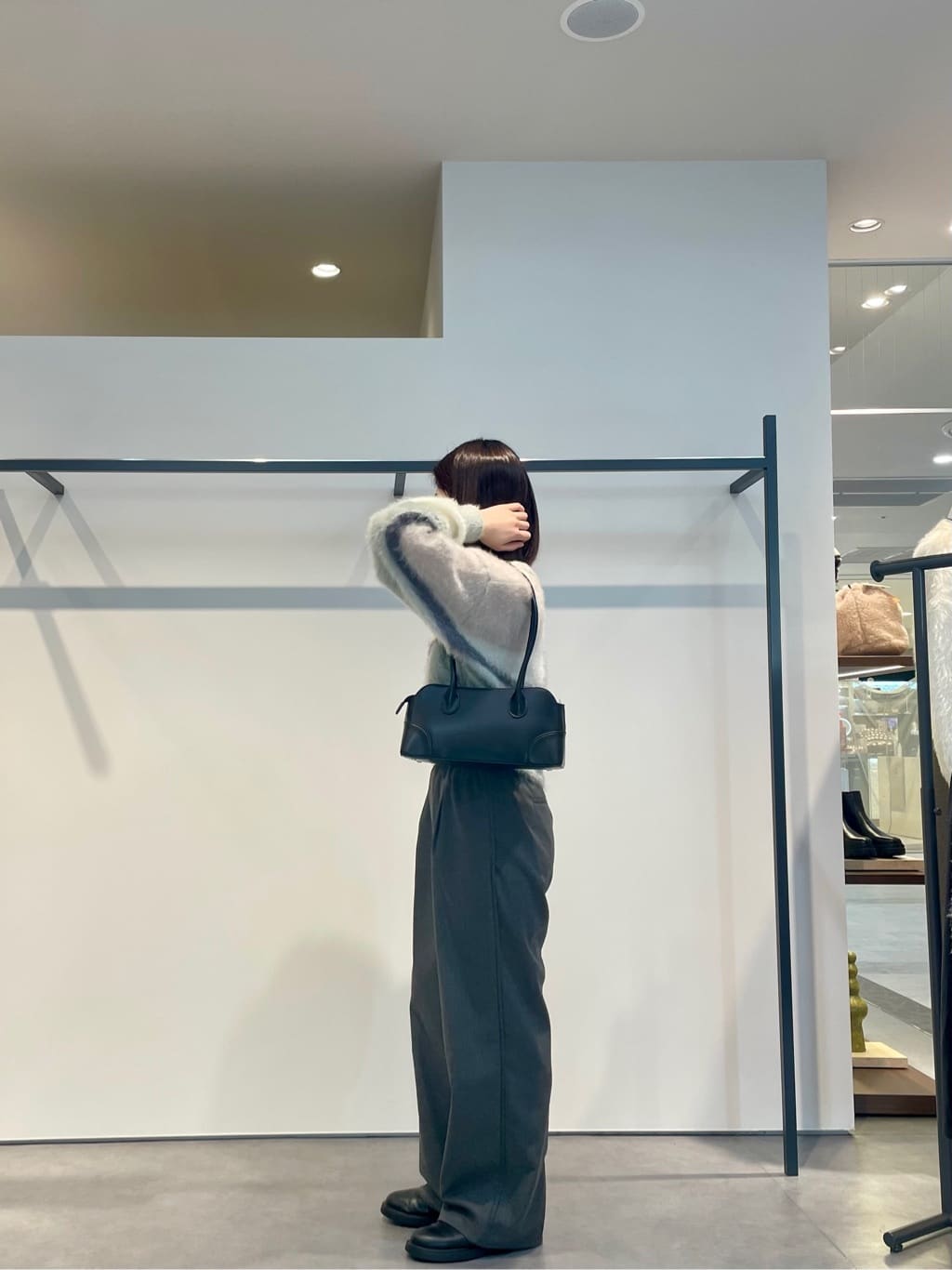 amiさんの「INDIVI｜◆Comfy SET UP｜イージーストレートスラックス【セットアップ対応／通勤／カセット服】」を使ったコーディネート