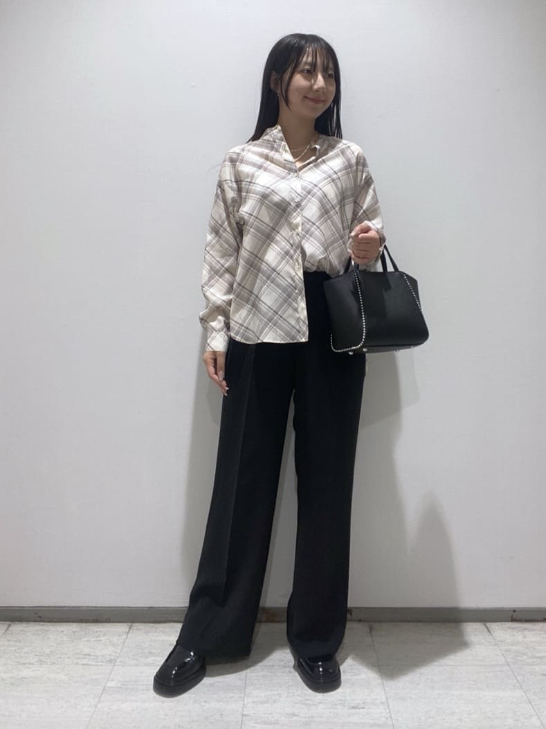 meiさんの「INDIVI｜【2WAY／シアー】バイアスチェック柄＆無地 カシュクールシャツ」を使ったコーディネート