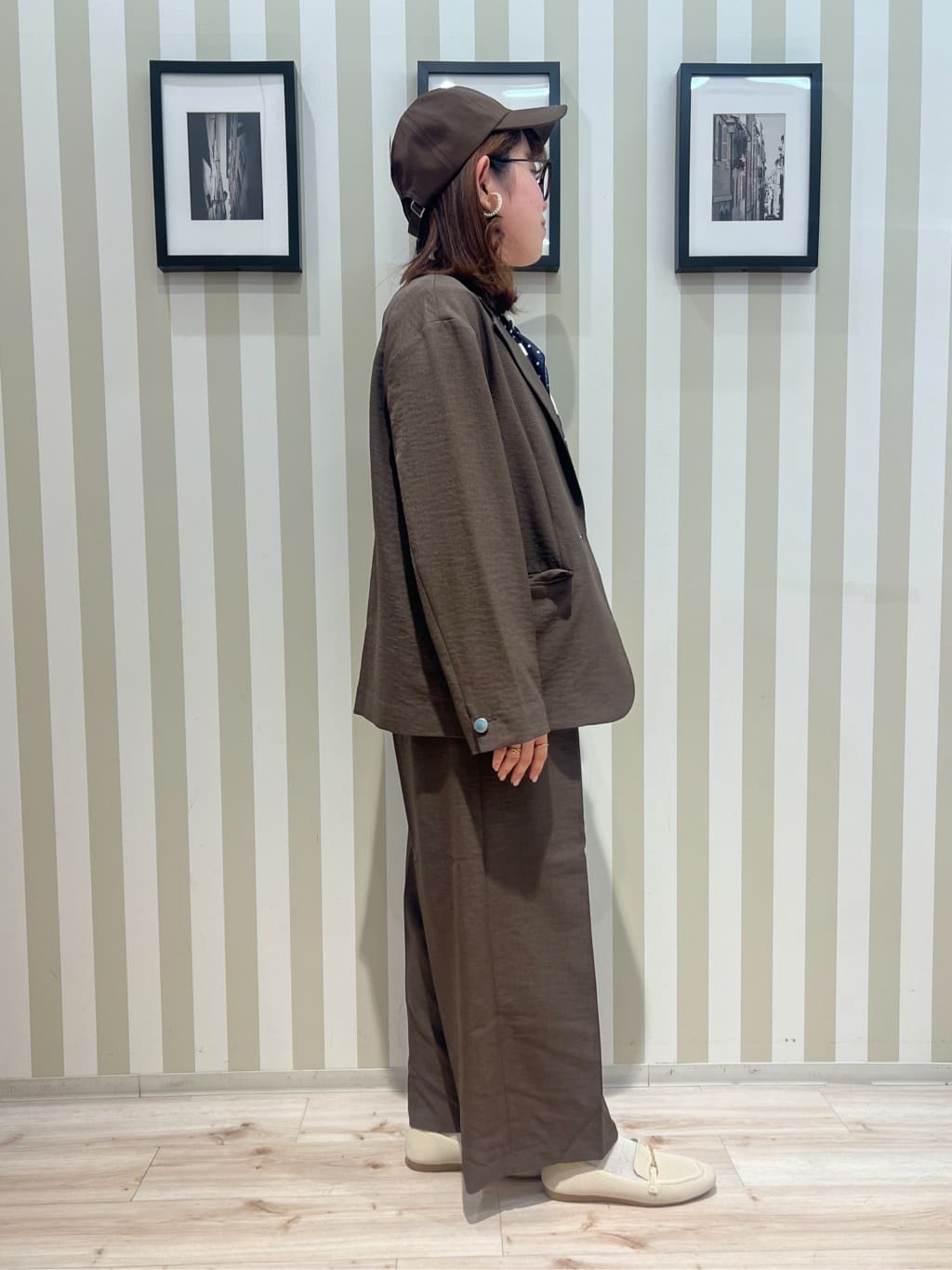 manaさんの「SHOO･LA･RUE｜【UV/抗菌防臭/洗濯機可】小さめロゴの大人スムースロンT」を使ったコーディネート