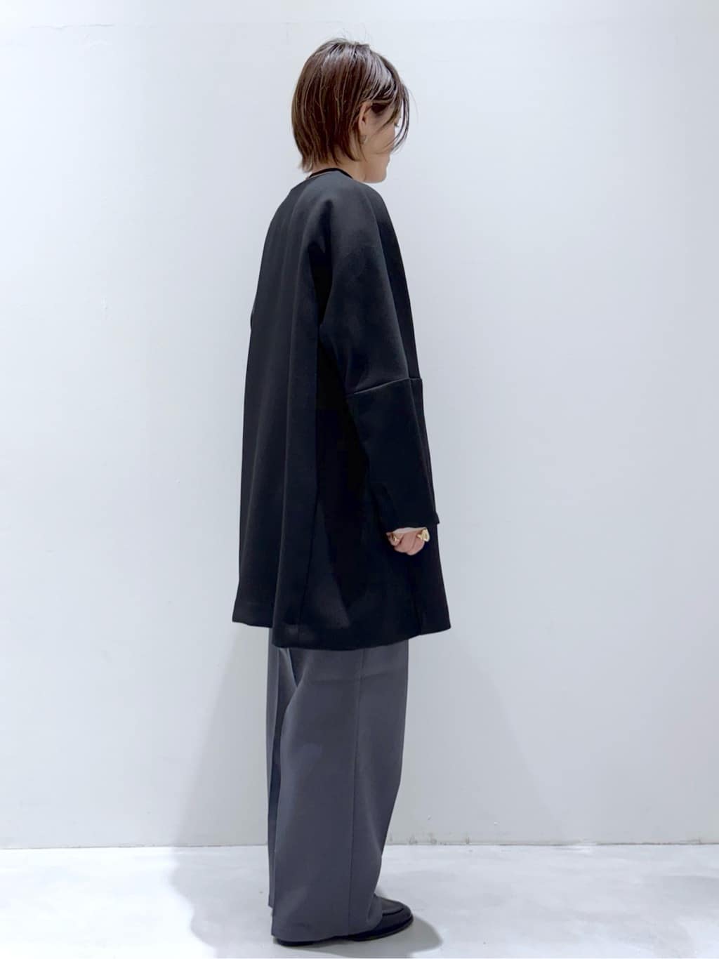 こじさんの「OPAQUE.CLIP｜フォルムスリーブミドルコート【洗濯機OK】」を使ったコーディネート