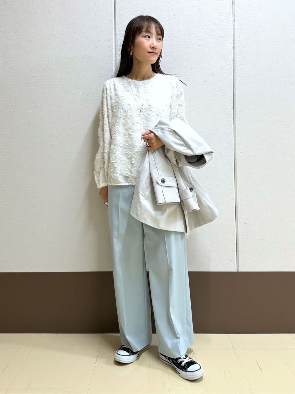 mamiさんの「INDIVI｜【華やか／大人シアー／セレモニー】カットフリンジブラウス」を使ったコーディネート