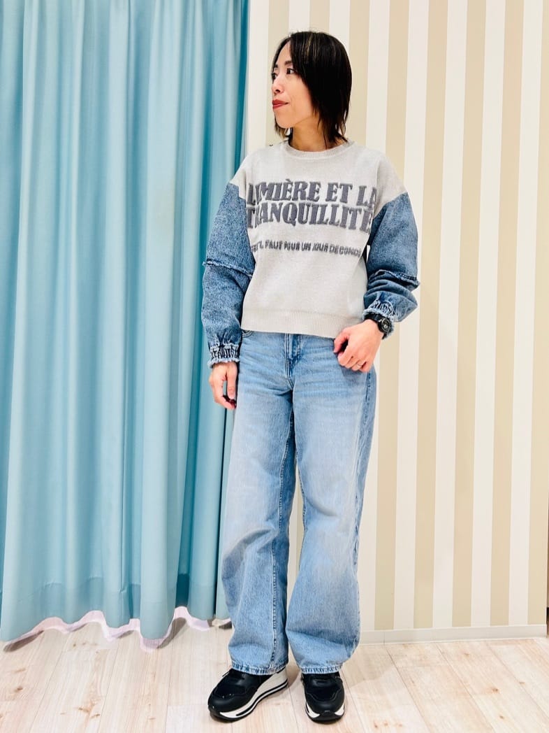 ふっきーさんの「SHOO･LA･RUE｜デニム袖切替ロゴニット」を使ったコーディネート