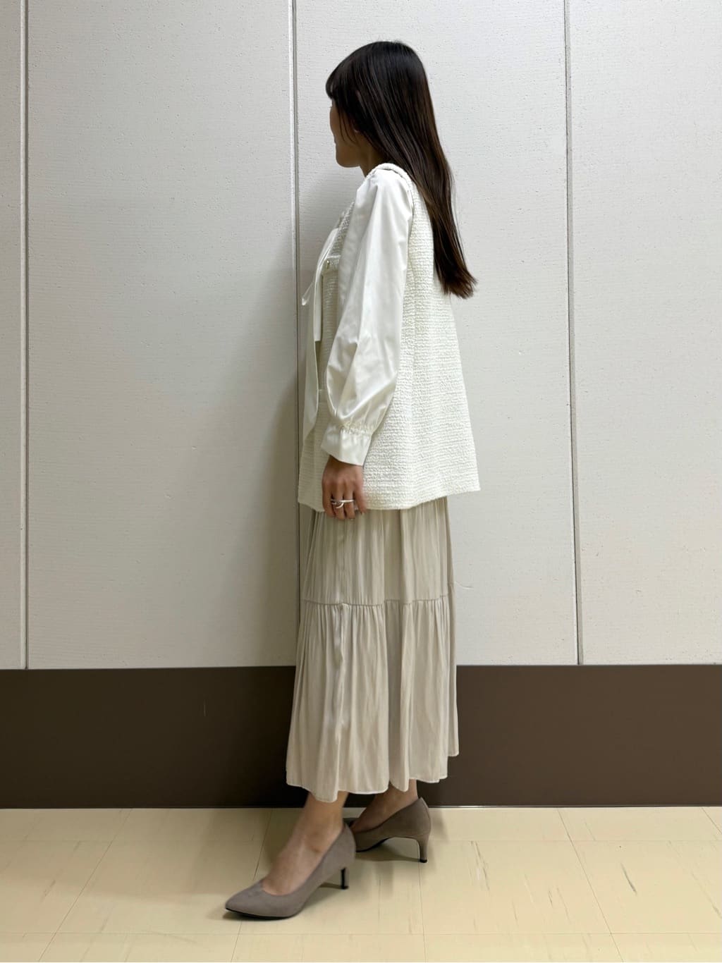 mamiさんの「INDIVI｜【2点セット／洗える】ツイードジレ＆ボウタイブラウス」を使ったコーディネート