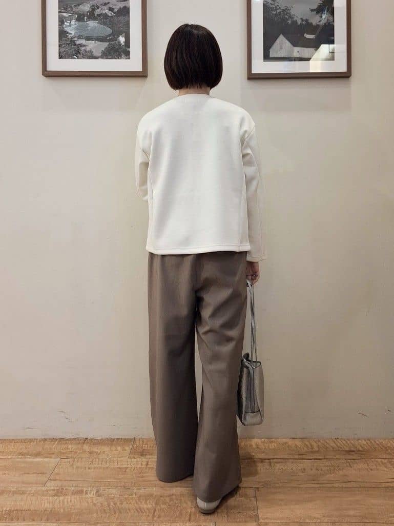 まあるさんの「SHOO･LA･RUE｜【洗濯機可/S-LL/アンサンブル可】すっきりと好印象 配色クルーネックニット」を使ったコーディネート