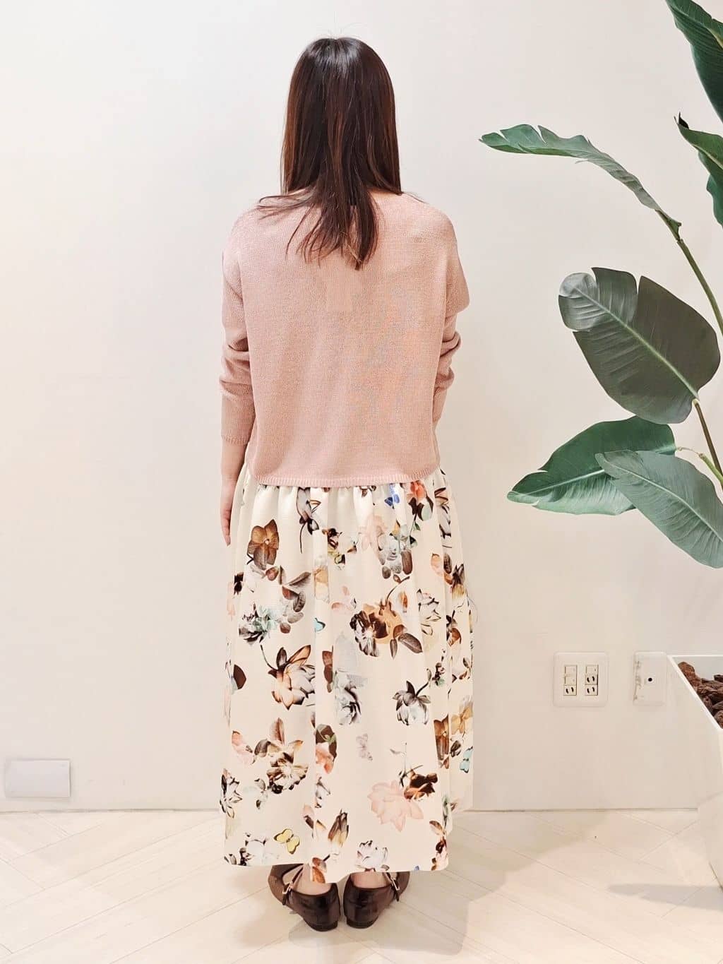 YuKaRiさんの「UNTITLED｜【COLLECTION LINE】花柄タックスカート」を使ったコーディネート
