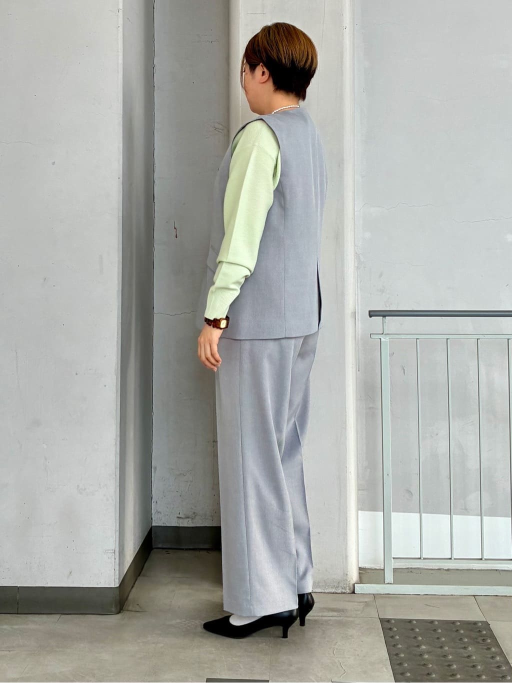 aiさんの「THE SHOP TK｜【通勤にもカジュアルにも】CAVIAN ジレ/セットアップ可」を使ったコーディネート