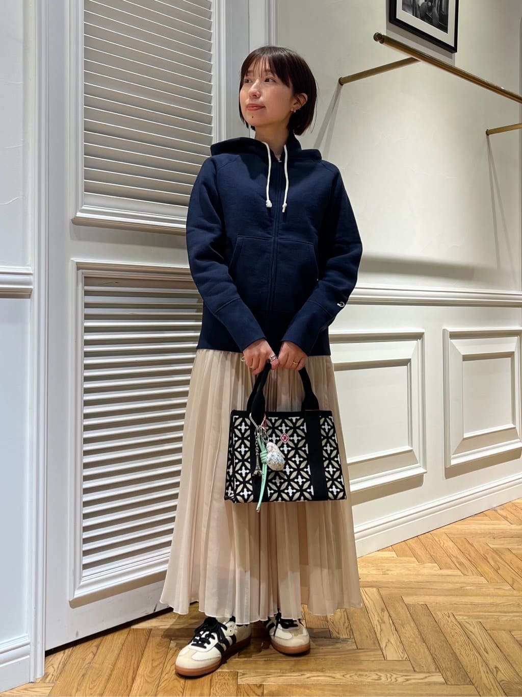 つじ まこさんの「DRESSTERIOR｜デキシー吊裏毛ジップアップパーカ」を使ったコーディネート