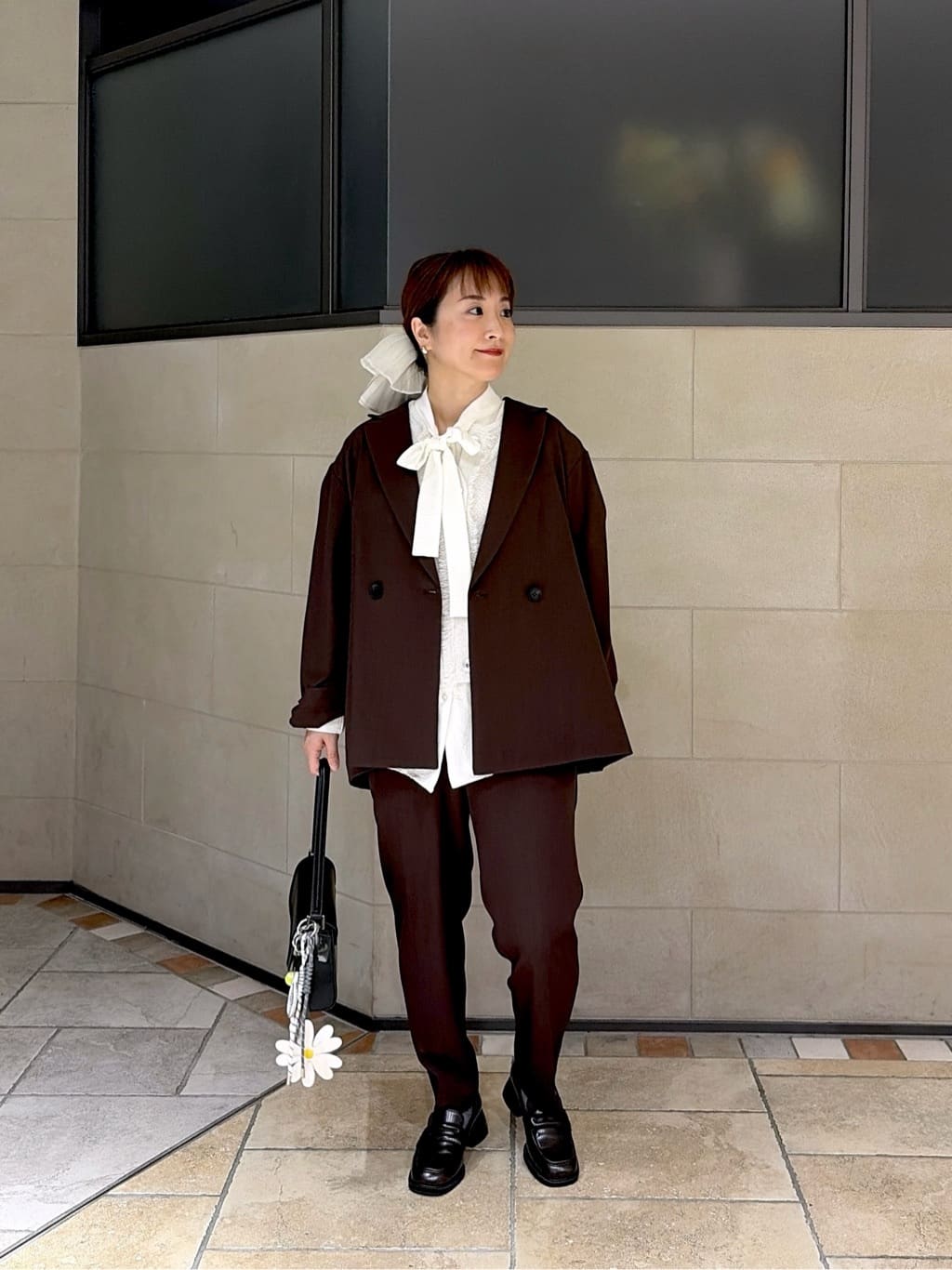 よねさんの「INDIVI｜Comfy SET UP｜イージーテーパードパンツ【セットアップ対応／通勤/カセット服】」を使ったコーディネート