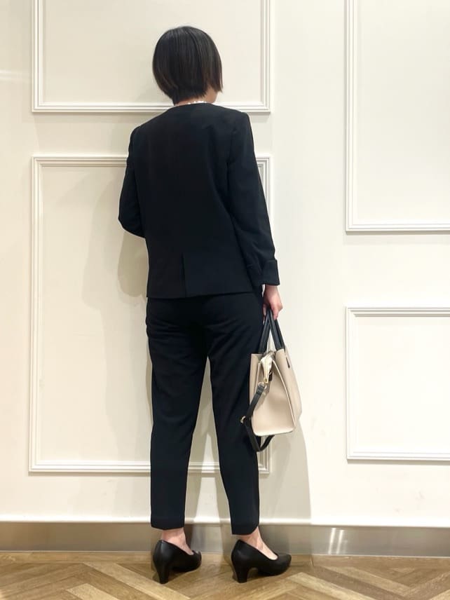 SOさんの「SHOO･LA･RUE｜【洗濯機可/セットアップ可/S-3L】きちんと楽に。カットジョーゼットノーカラージャケット」を使ったコーディネート