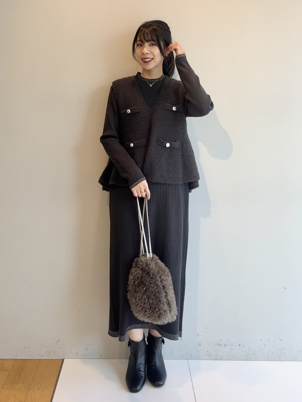 cotaniさんの「grove｜【2点SET/体型カバー】一枚で決まる、ペプラムベスト&times;ニットワンピース」を使ったコーディネート