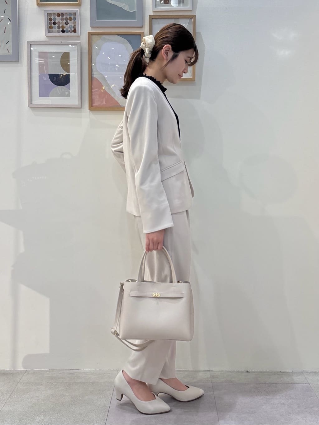 Rikaさんの「SHOO･LA･RUE｜【洗濯機可/セットアップ可/S-3L】きちんと楽に。カットジョーゼットノーカラージャケット」を使ったコーディネート