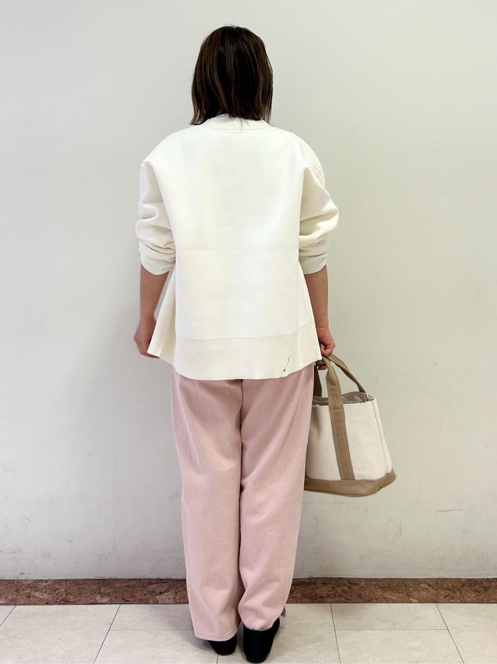 madokaさんの「OPAQUE.CLIP｜リラクシーロゴプリントTシャツ【洗濯機OK】」を使ったコーディネート