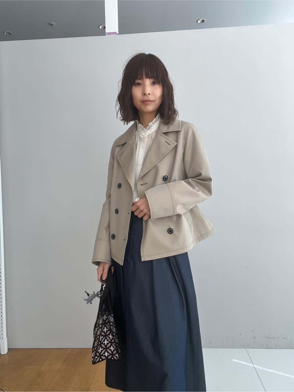 misaさんの「DRESSTERIOR｜【ウォッシャブル/撥水素材】Aラインショートトレンチジャケット」を使ったコーディネート