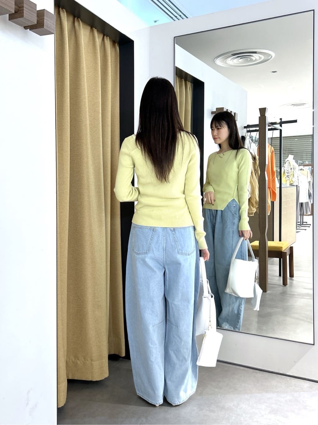 Renoさんの「INDIVI｜オフショルスリットリブニット」を使ったコーディネート