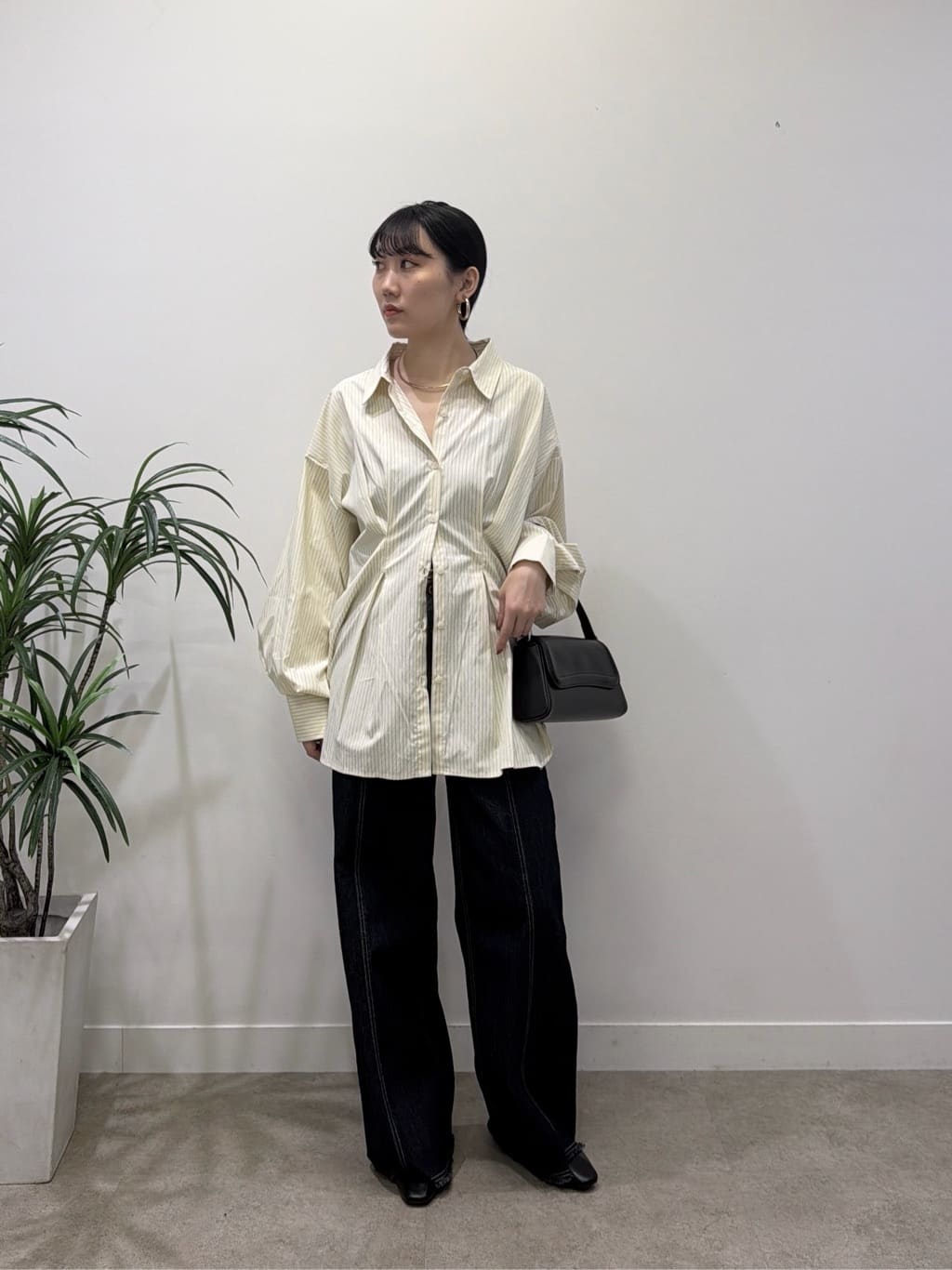 rinaさんの「INDIVI｜ハイウエストカットオフデニム」を使ったコーディネート