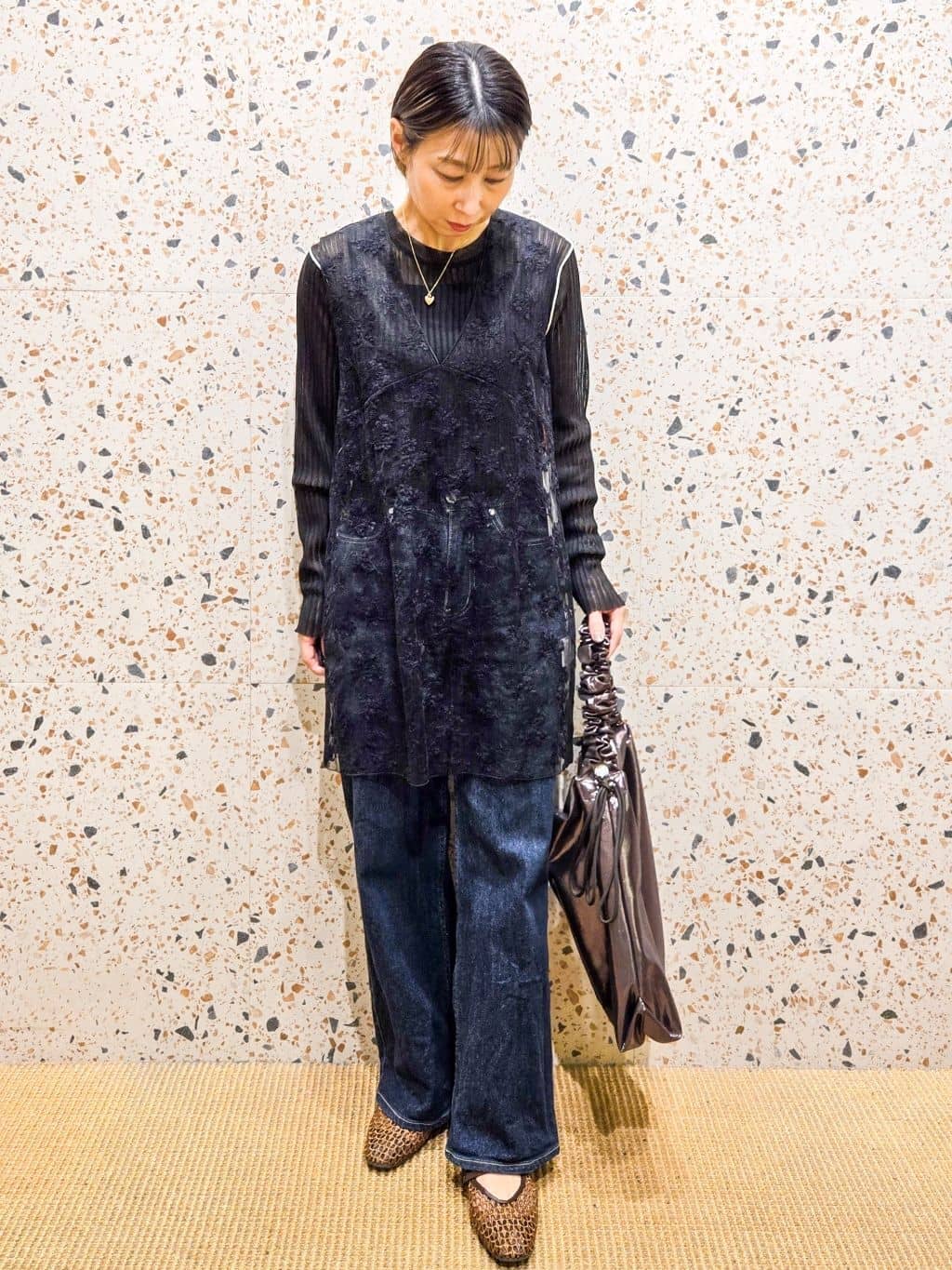 yoshimiさんの「OPAQUE.CLIP｜シアー刺繍チュニックブラウス【洗濯機OK】」を使ったコーディネート