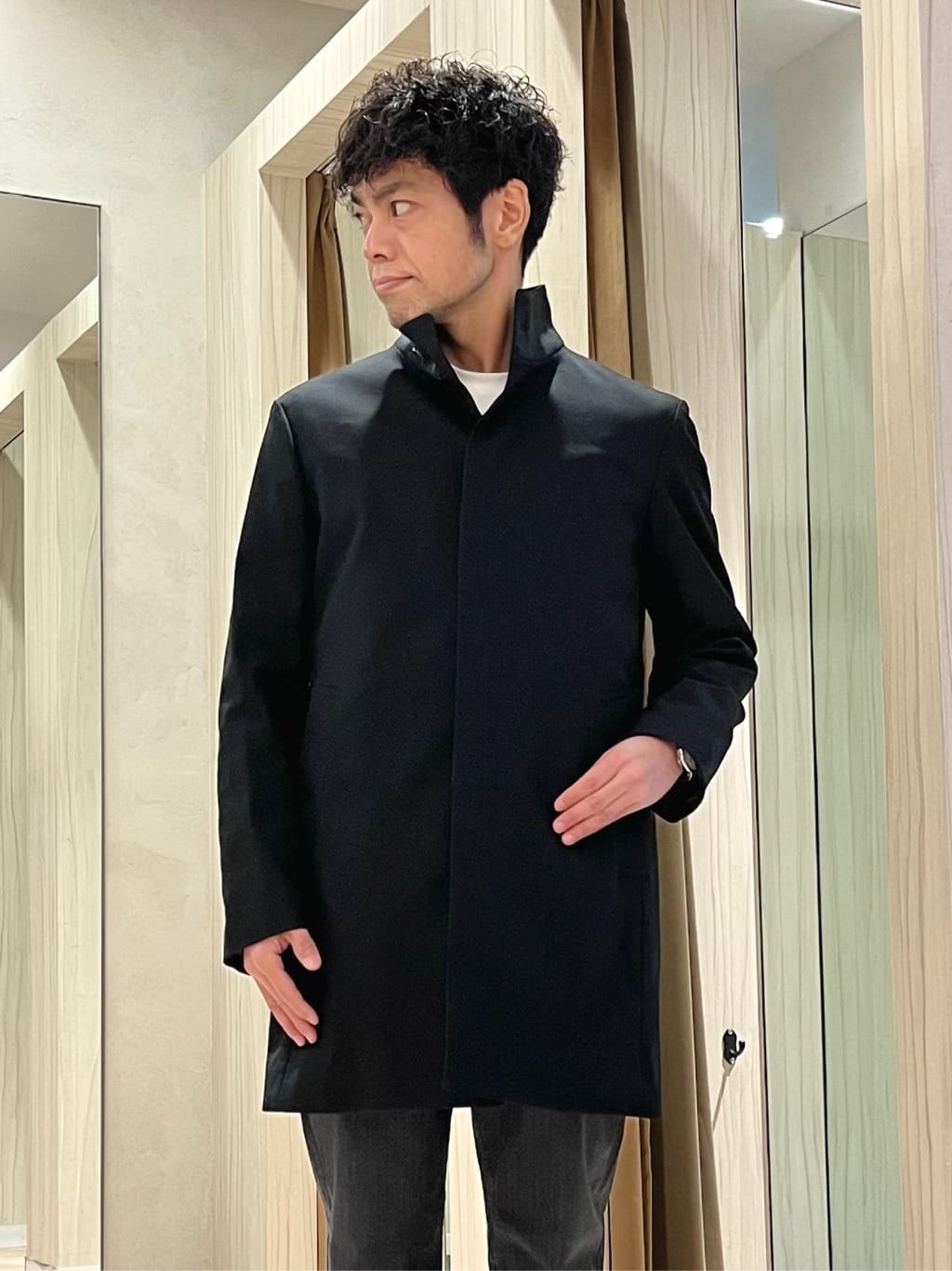 URAさんの「TAKEO KIKUCHI｜【ダウンライナー付き】ドビースタンドカラーコート」を使ったコーディネート