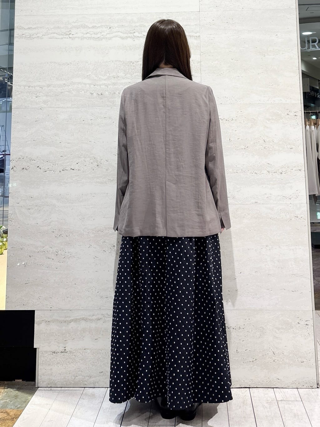 かほさんの「OPAQUE.CLIP｜ロゴプリントロングTシャツ【洗濯機OK】」を使ったコーディネート