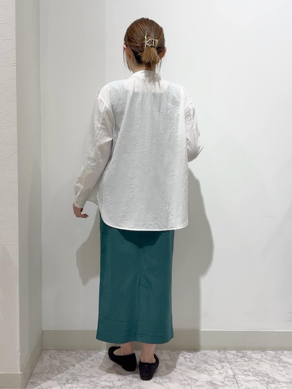 しかっちさんの「grove｜【貴島明日香さん着用】お仕事も普段も。今どきワークシャツブラウス」を使ったコーディネート