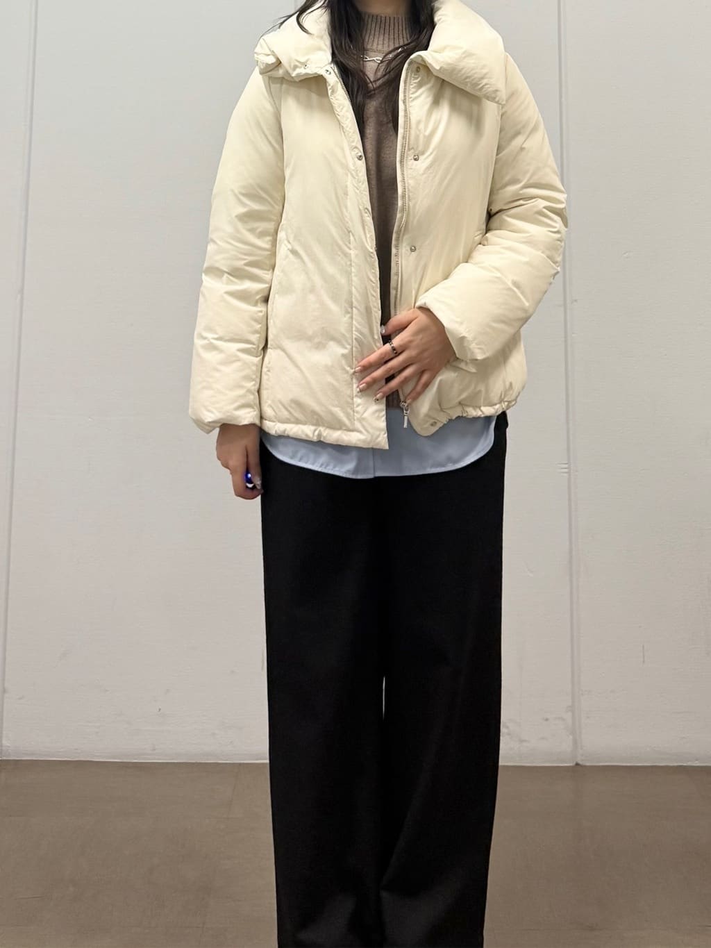mizukiさんの「INDIVI｜【撥水／洗える／デザイン衿】ステッチレス ショートダウンコート」を使ったコーディネート
