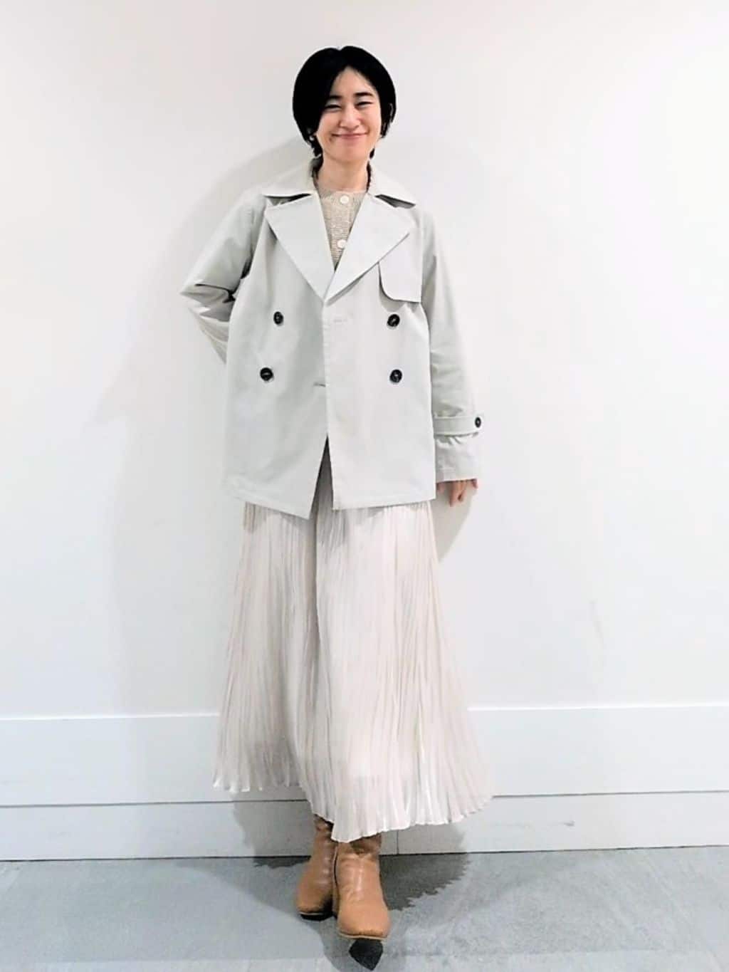 ミズタさんの「UNTITLED｜【定番人気/はっ水/洗える】タスランショートトレンチコート」を使ったコーディネート