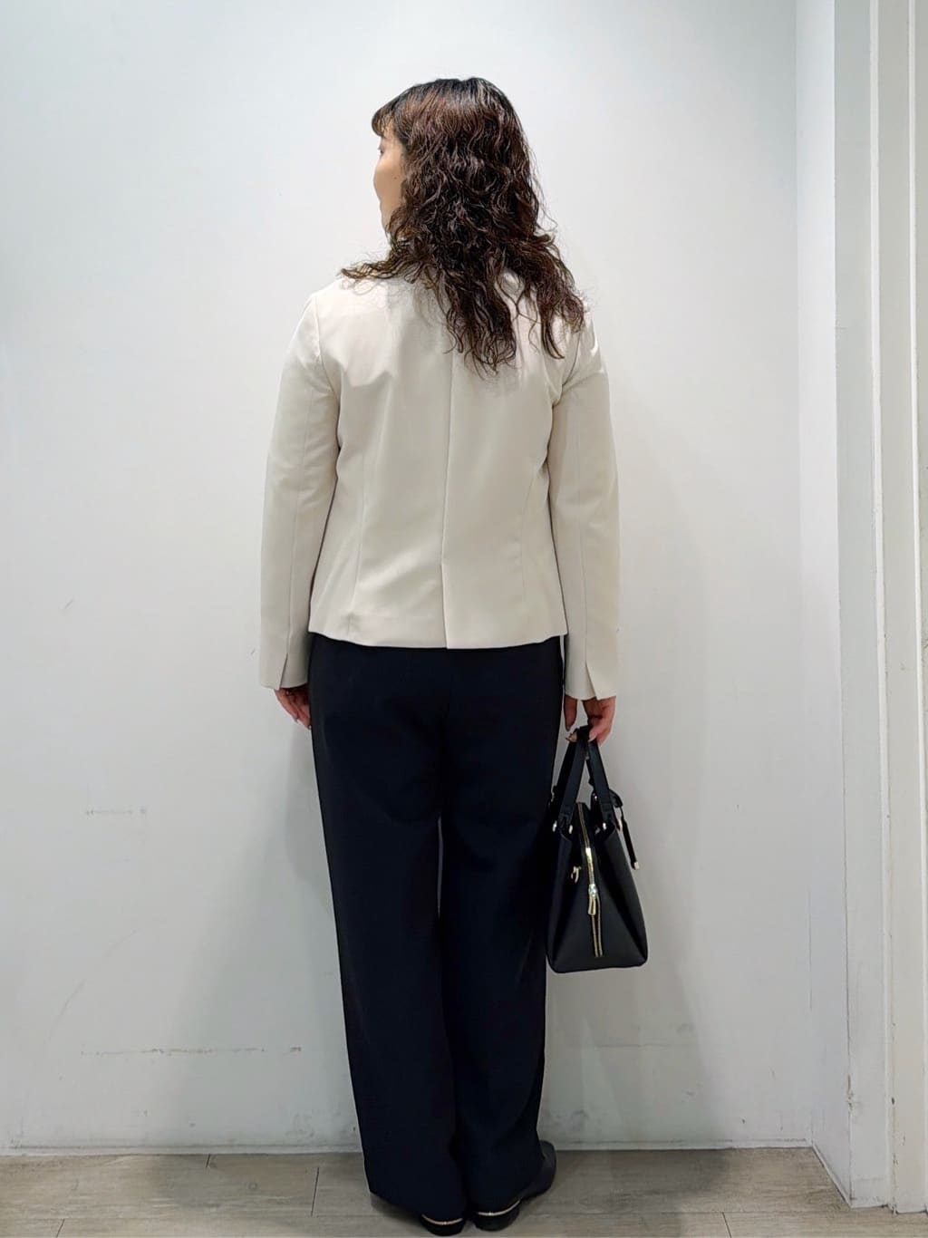 sumicaさんの「OPAQUE.CLIP｜《通勤／セットアップ対応》 パイピングVネックジャケット【洗濯機OK】」を使ったコーディネート
