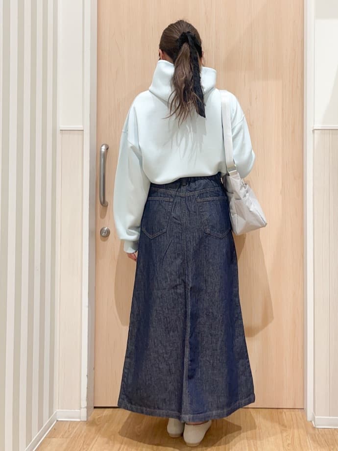 natsumiさんの「SHOO･LA･RUE｜【セットアップ可/S-LL/なめらかタッチ】選べる3柄 ロゴ入りプルパーカ」を使ったコーディネート