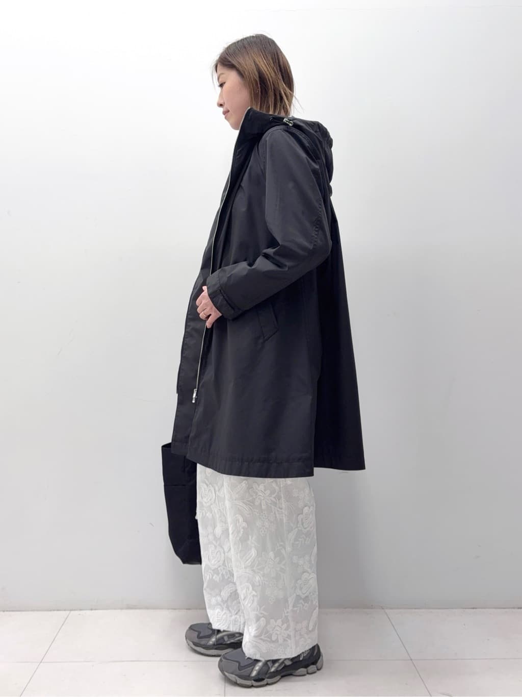 Nishijimaさんの「DRESSTERIOR｜【ウォッシャブル/撥水素材】撥水フーテッドツイルコート」を使ったコーディネート