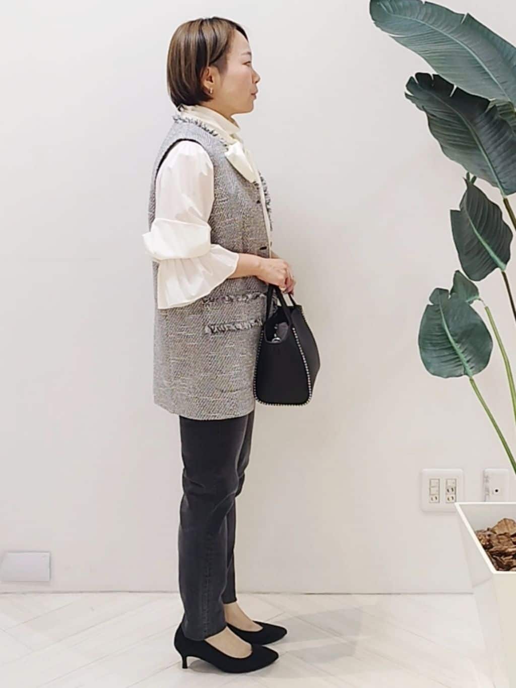s u g iさんの「UNTITLED｜【オンオフ使える】スラブツイード ジレ」を使ったコーディネート