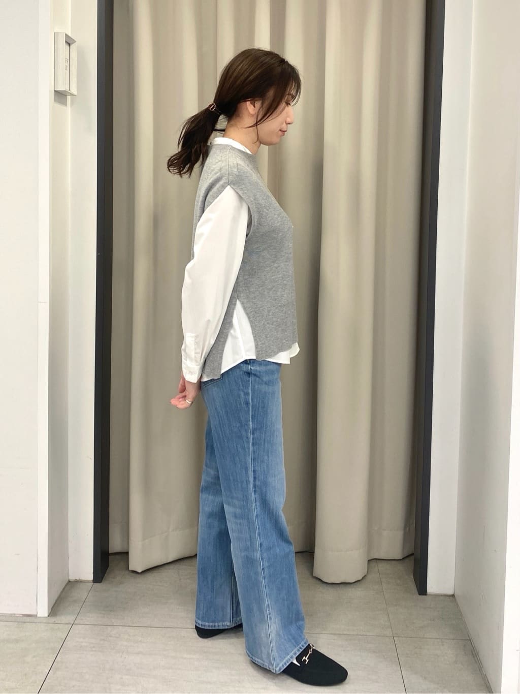 eguchiさんの「grove｜【2点SET】一枚でコーデが決まる！ニットベスト&times;シャツSET」を使ったコーディネート